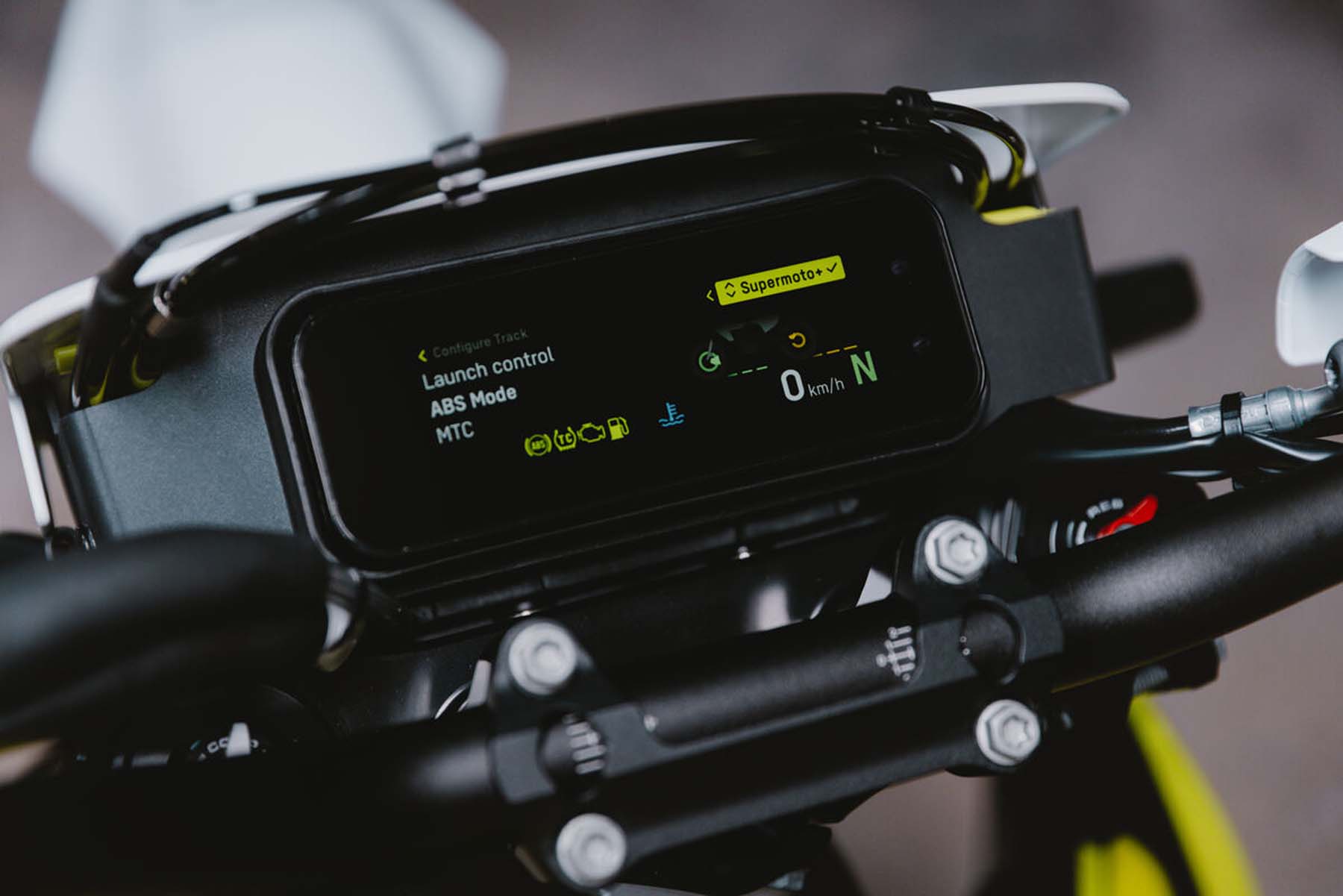 Husqvarna_701_Enduro_Supermoto_2026_17.jpg